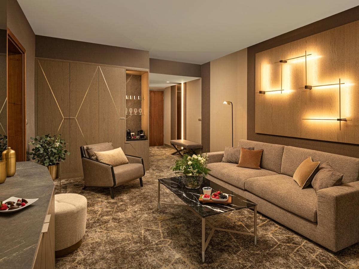 Spirit Hotel Thermal Spa Sárvár Exterior foto The interior of a suite at the Ritz-Carlton, DIFC